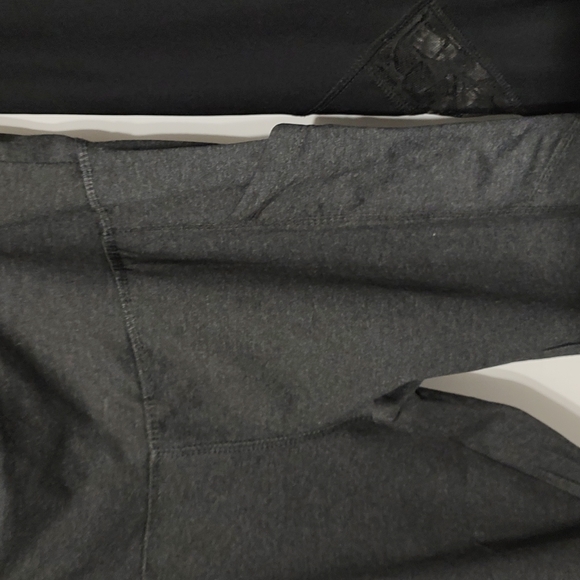 2 pair Exercise Leggings in Bundle sz Large - Picture 4 of 8